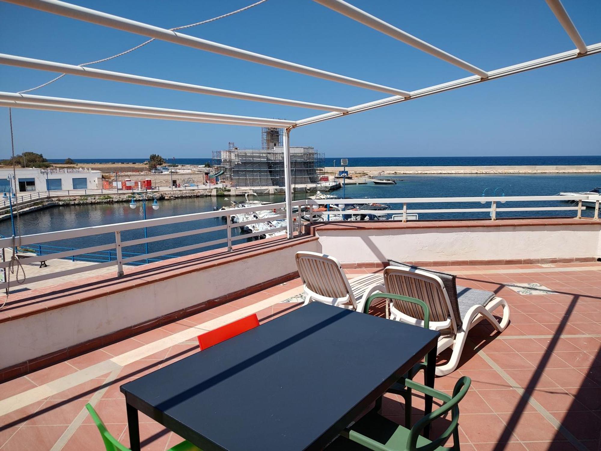 Fronte Del Mare - Seafront Terrace Villa Villanova di Ostuni Bagian luar foto